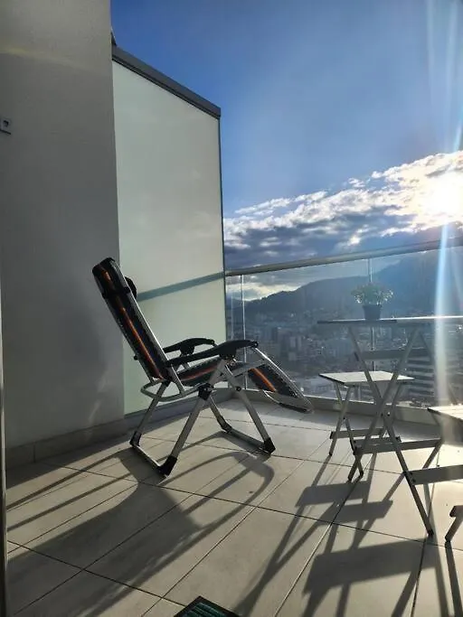 Διαμέρισμα Loft De Lujo Con Cautivante Vista A La Montana Κίτο