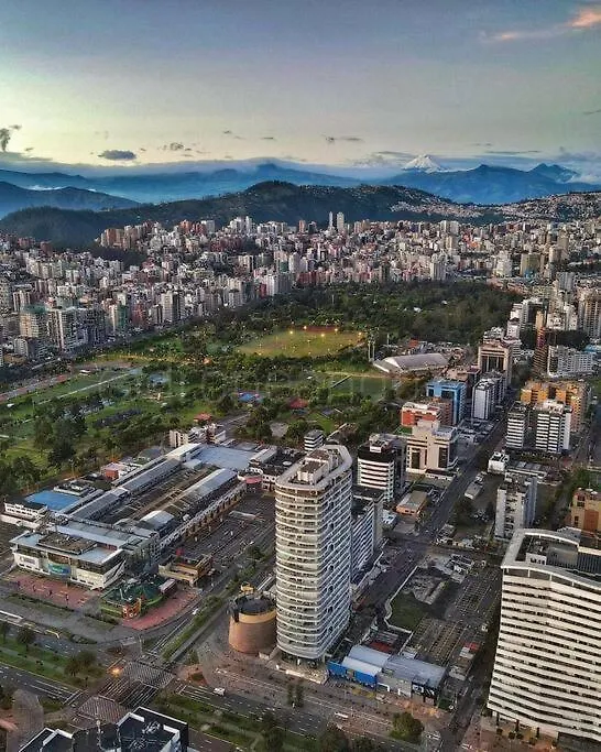 Loft De Lujo Con Cautivante Vista A La Montana Κίτο